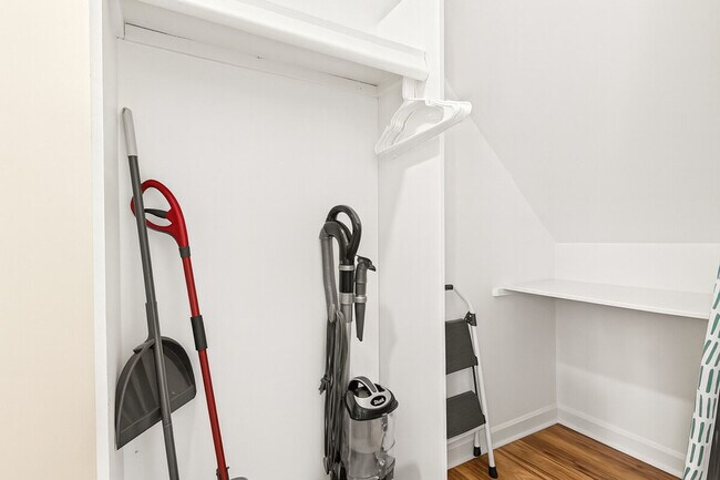 Building Photo - 18459 Sharon Ln