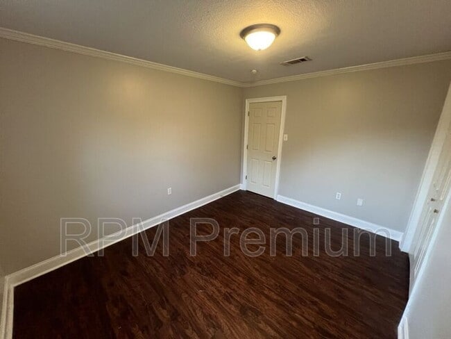 Building Photo - 41158 2nd Colonial St