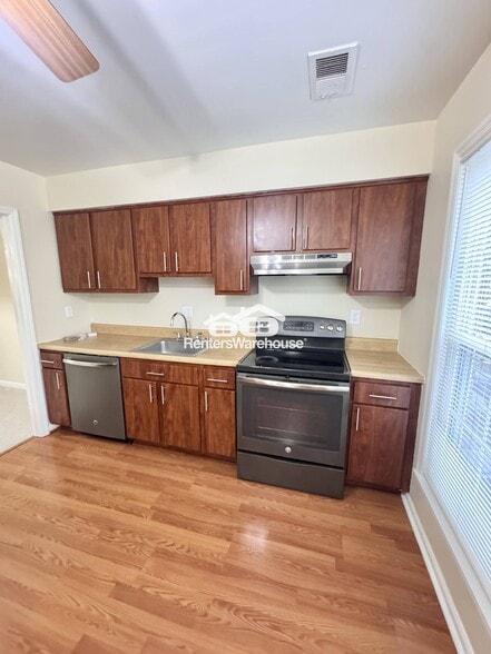 Building Photo - 5915 Rowanberry Dr