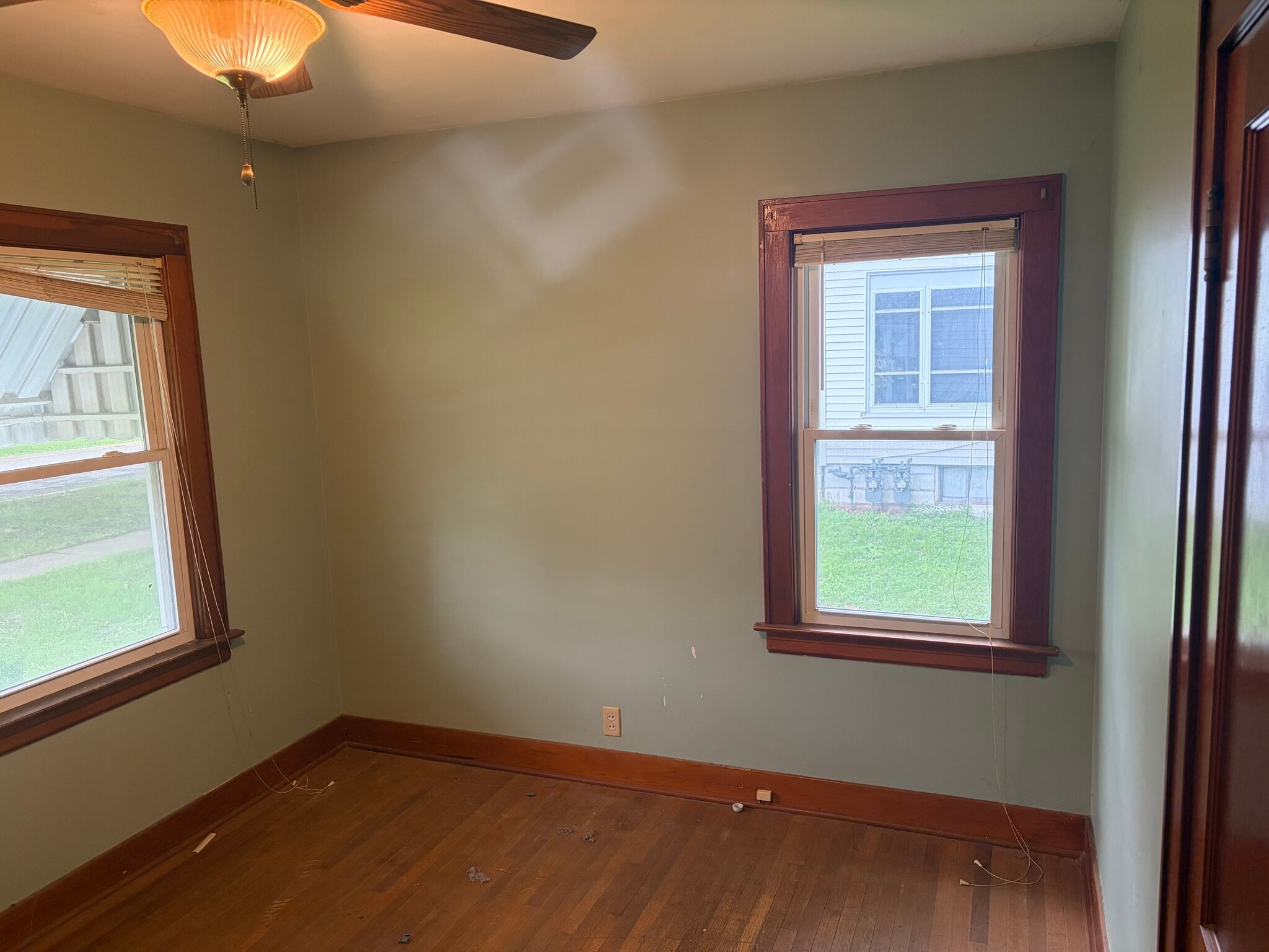 Building Photo - 905 N Everett St