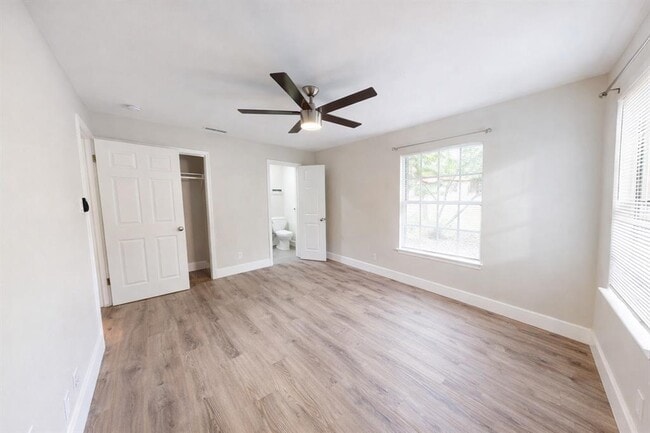 Building Photo - 8700 Parkfield Dr