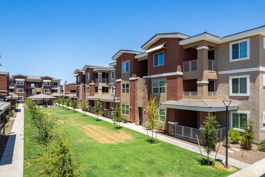 Building Photo - Zaterra