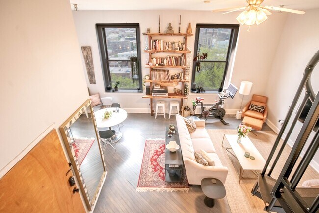 Building Photo - 154 Ogden Ave.