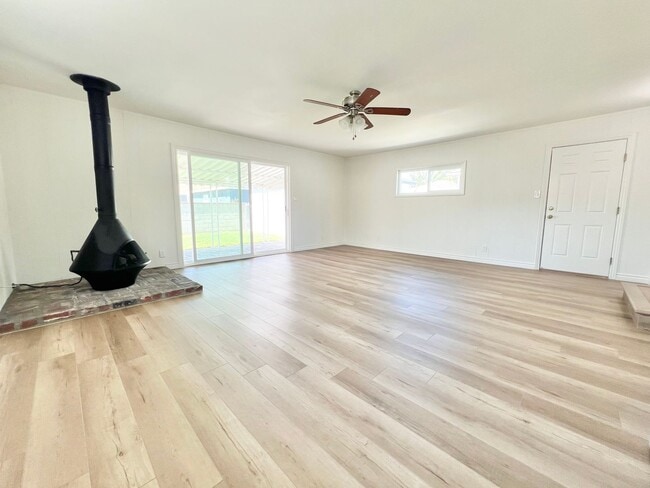 Building Photo - Charming Remodeled Lakewood Home with Bonu...