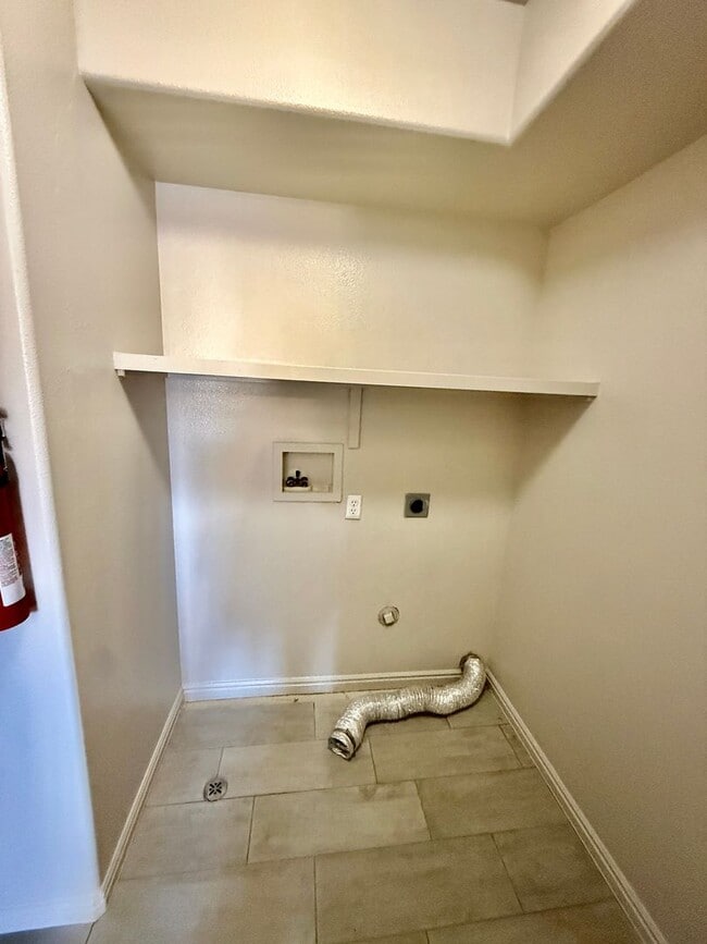 Building Photo - Lexington Hills Townhome