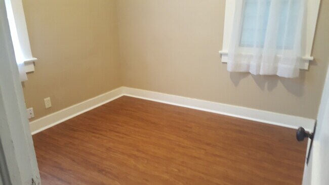 Building Photo - 1126 Nelson St