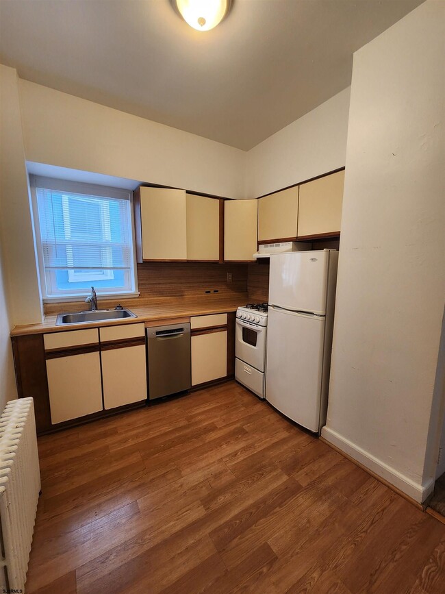 Building Photo - 19 S Weymouth Ave