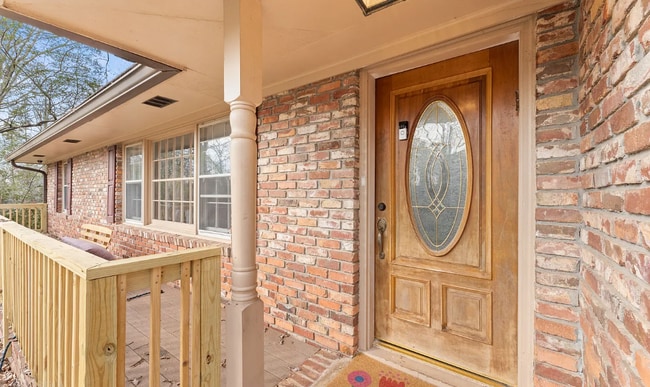 Building Photo - 388 Tall Oaks Dr NE