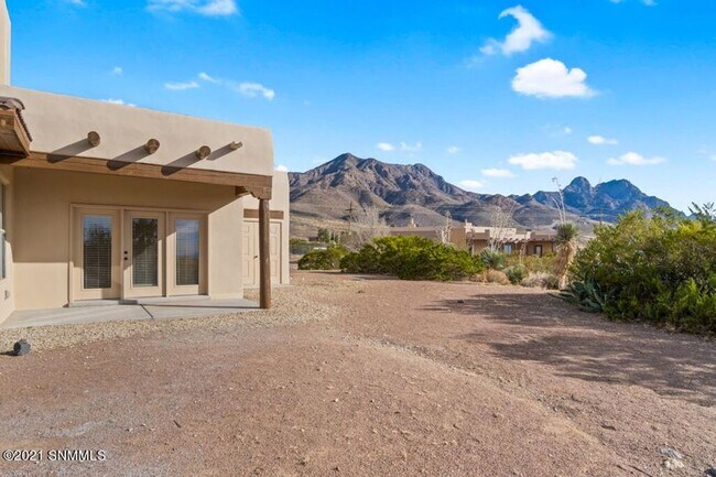 Building Photo - $500 off first months rent, Beautiful Home...