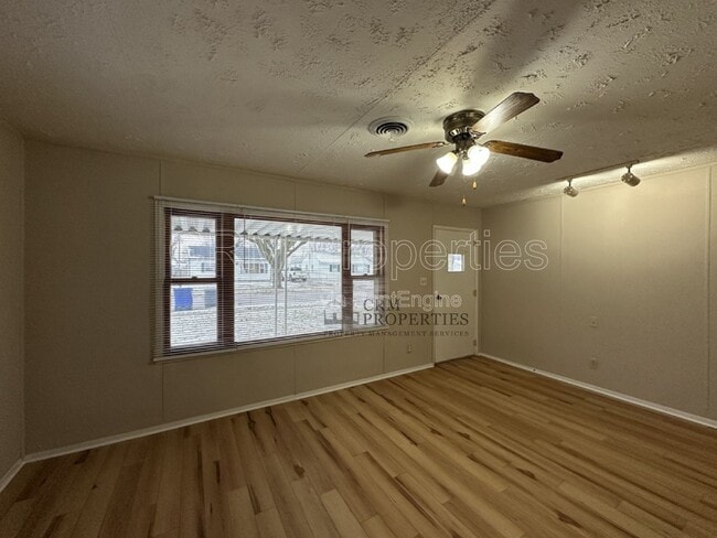 Building Photo - 1020 E Fischer St