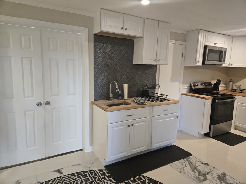 Building Photo - 240 Boca Ciega Ct