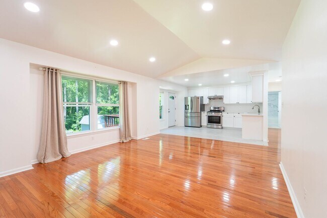 Building Photo - 3 bed 2 bath Chancellor Hills Home