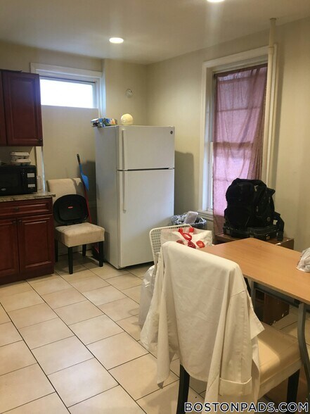 Building Photo - 24 Everett St