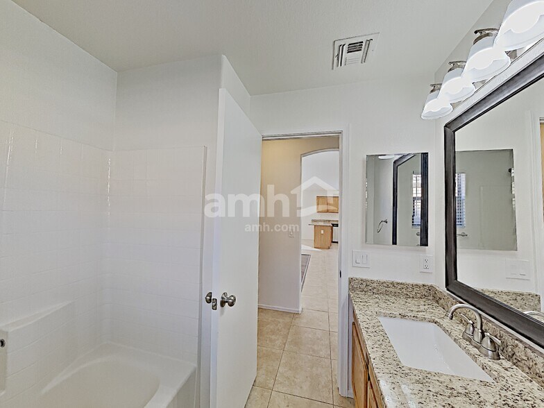 Building Photo - 14943 N 133rd Ln