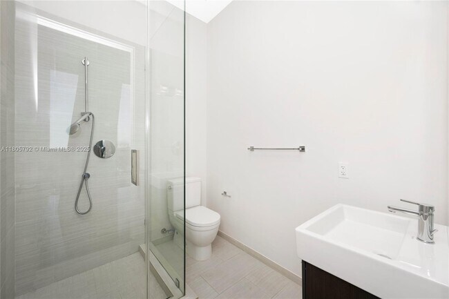 Building Photo - 2669 S Bayshore Dr