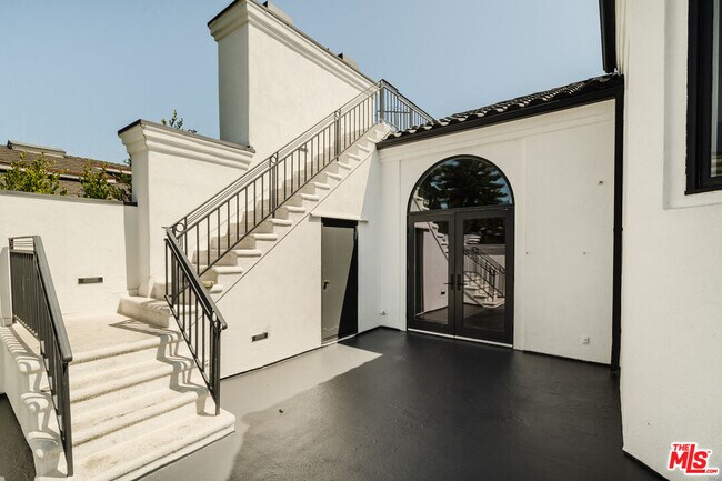 Building Photo - 609 21st Pl