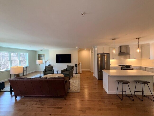 Building Photo - 293 Peverly Hill Rd