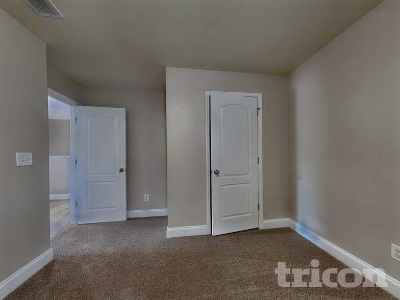 Building Photo - 4556 Bellemeade Dr