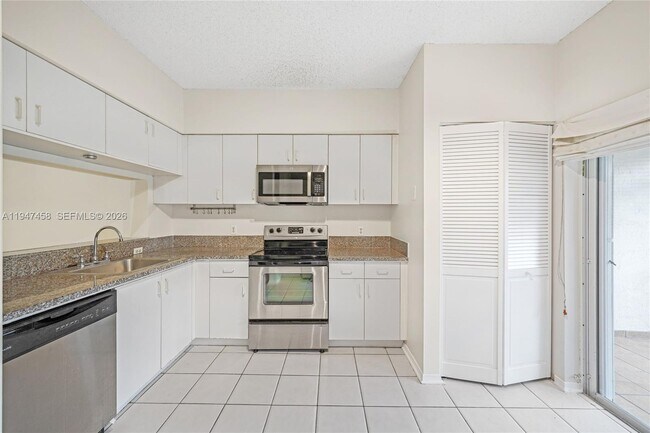 Building Photo - 4 Key W Ct