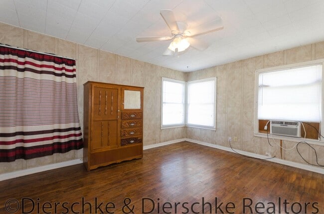 Building Photo - Cute, affordable 2 bedroom 1 bath house!