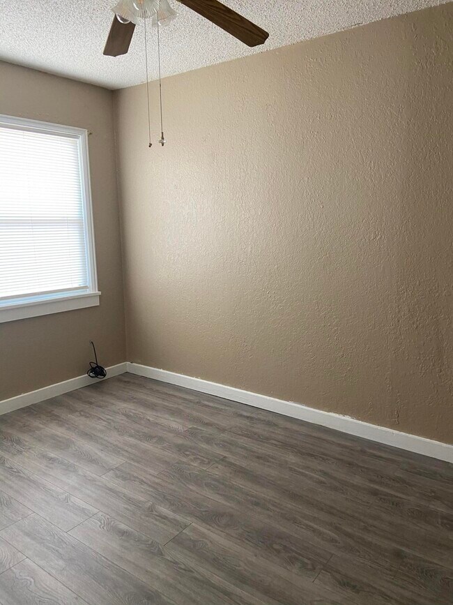 Building Photo - 601 Lomaland Dr