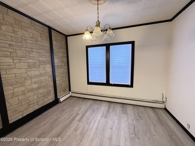 Building Photo - 2140-2140 Pond Ave