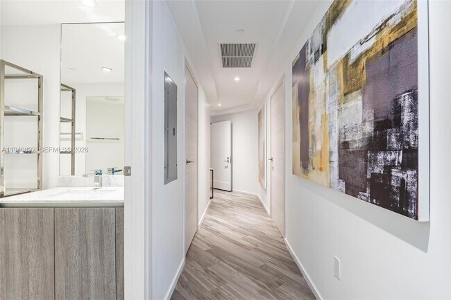 Building Photo - 801 S Miami Ave