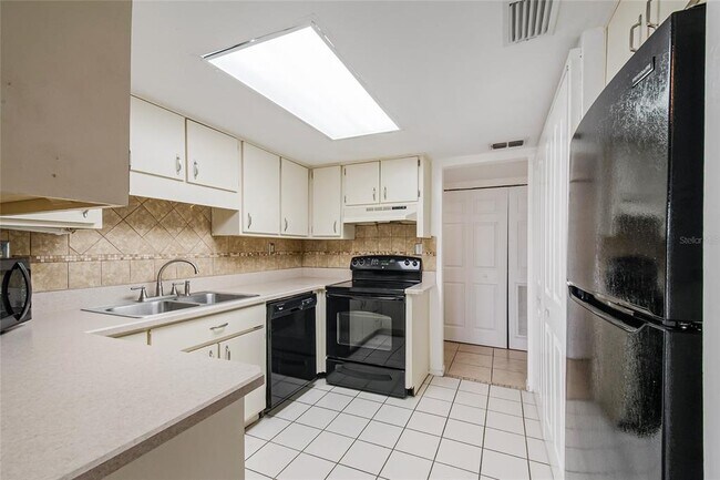 Building Photo - 200 Maitland Ave