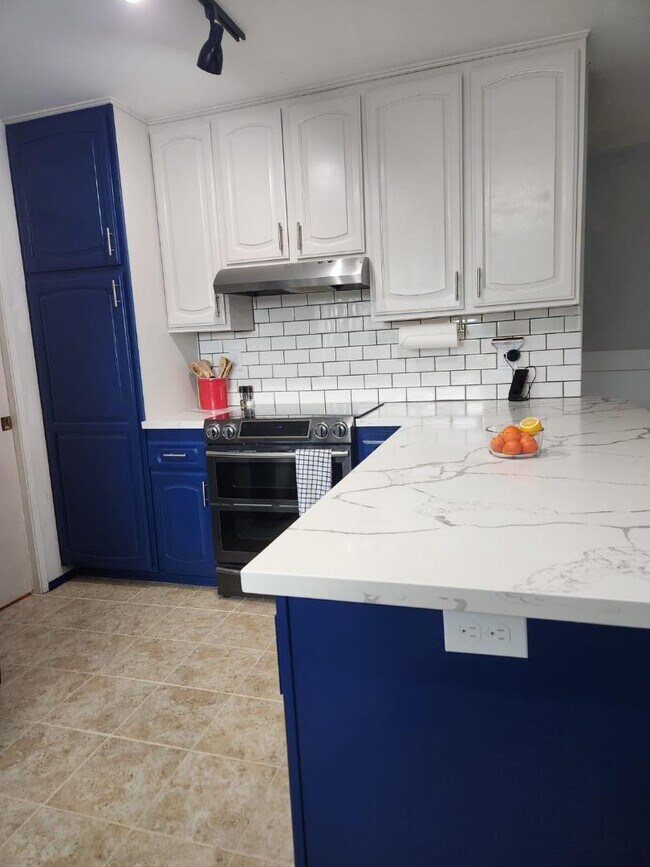 Building Photo - 1897 Cabrena St