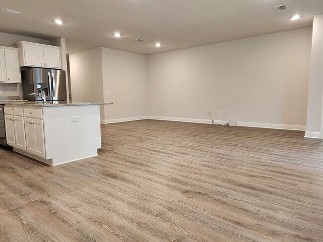 Building Photo - Antietam Lakeside Retreat: 4/2 Home in a Fun-Filled, Pool Neighborhood