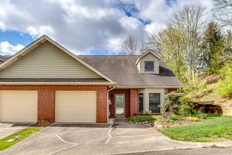 Building Photo - 103 Pinewood Dr