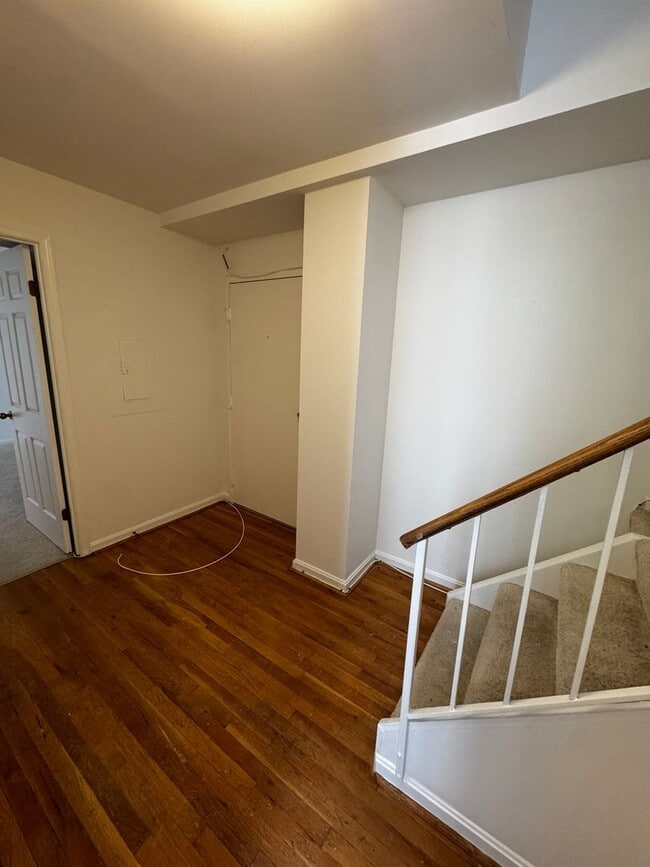 Building Photo - Two-Level Kalorama Condo with Washer/Dryer, Near Dupont Metro