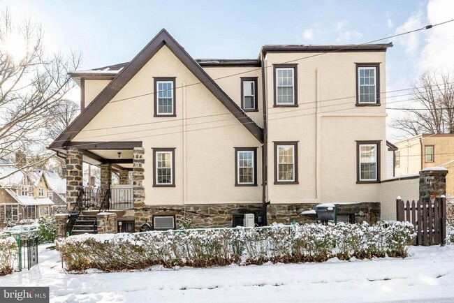 Building Photo - 137 Kenilworth Rd