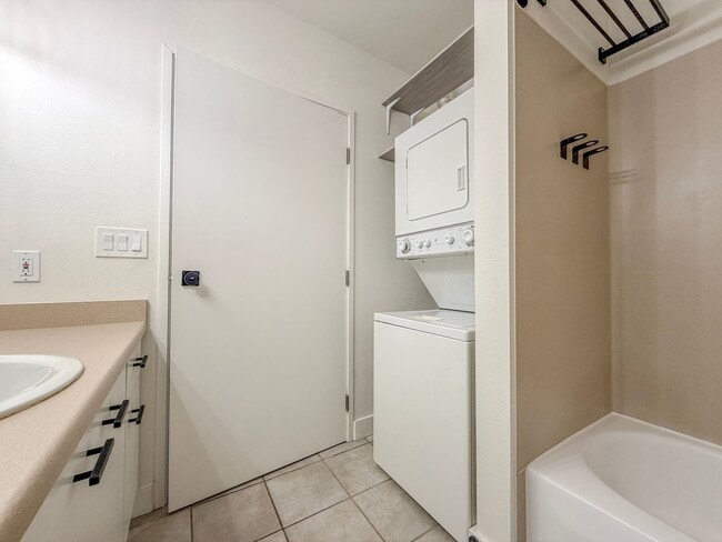 Building Photo - Great Location! 1bd/1bth Belltown Condo, $1,900/mo.