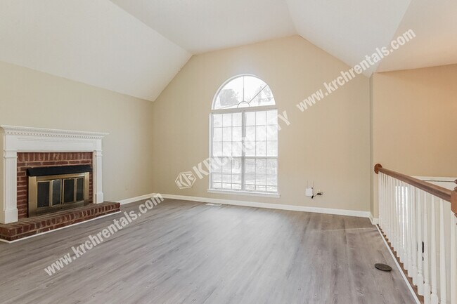Building Photo - 3-Bed Home with Fireplace