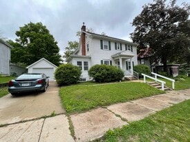 Building Photo - 2209 Iowa St