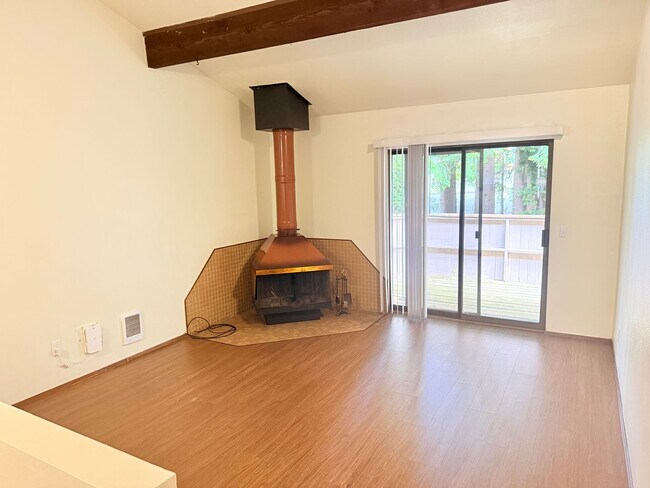 Building Photo - 2bd/1ba Everett Home