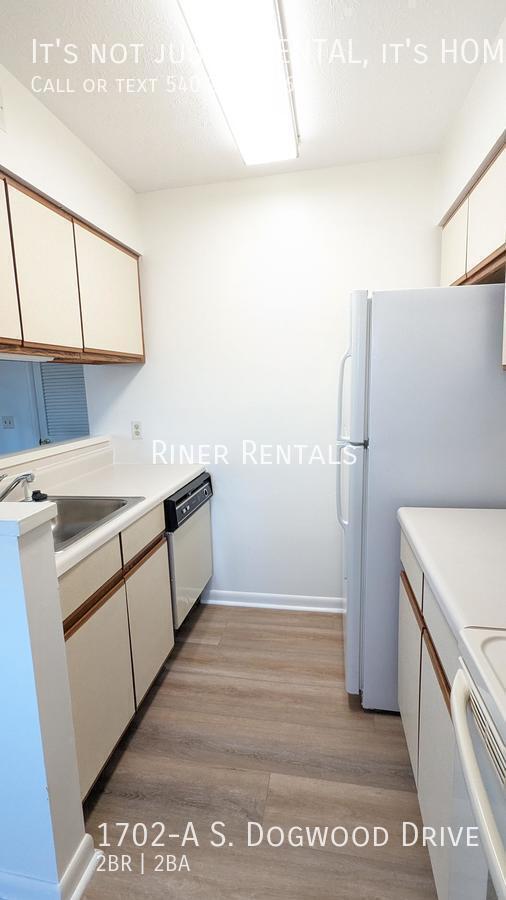 Building Photo - 1702-A S Dogwood Dr