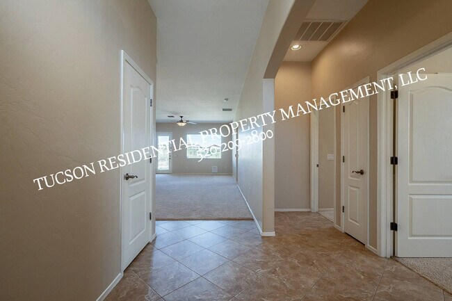 Building Photo - 10737 S Miralago Dr