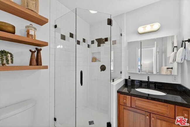 Building Photo - 1515 Rendall Pl