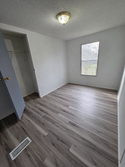 Building Photo - 401 Vista Ave