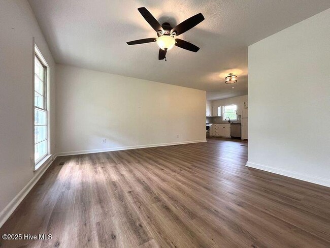 Building Photo - 5205 Dakota Ct