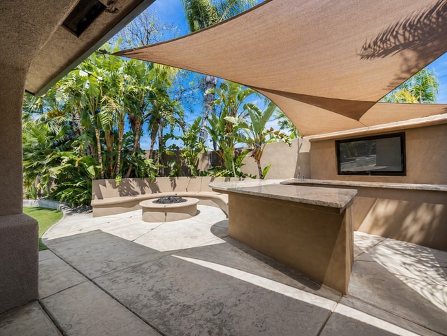 Building Photo - ?? Your Private Staycation Home with Resort-Style Backyard ??