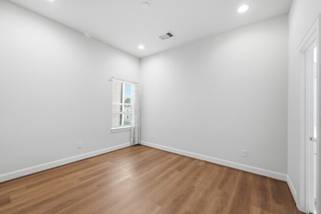 Building Photo - 1225 Bonner St