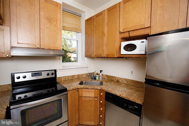 Building Photo - 1434 Potomac Ave SE