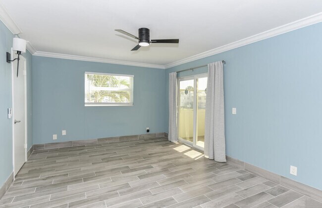 Building Photo - 864 Normandy R