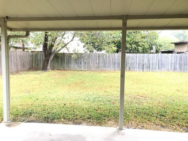Building Photo - 1803 Fairway Dr