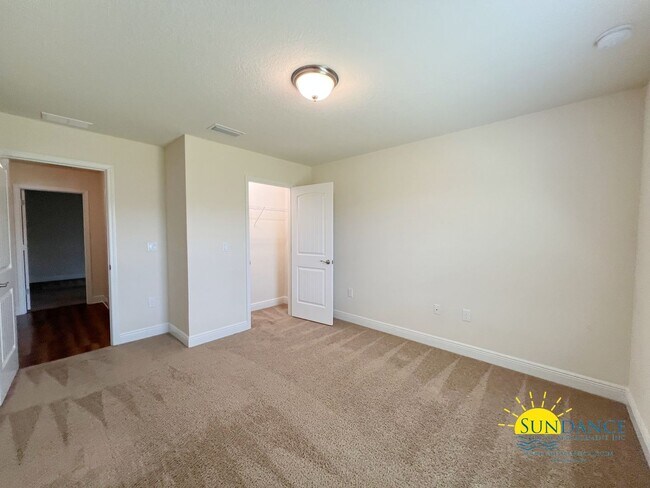 Building Photo - Stunning 4 Bedroom Home in Willow Creek Pl...