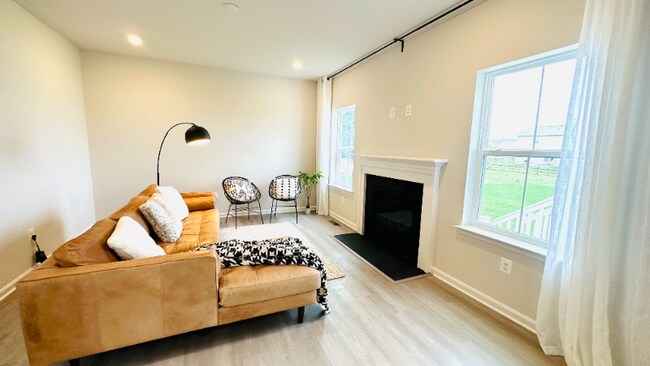 Building Photo - 4740 Canterbury Rd