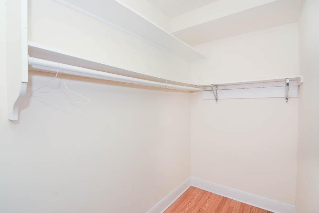 Building Photo - 3335 W Diversey Ave